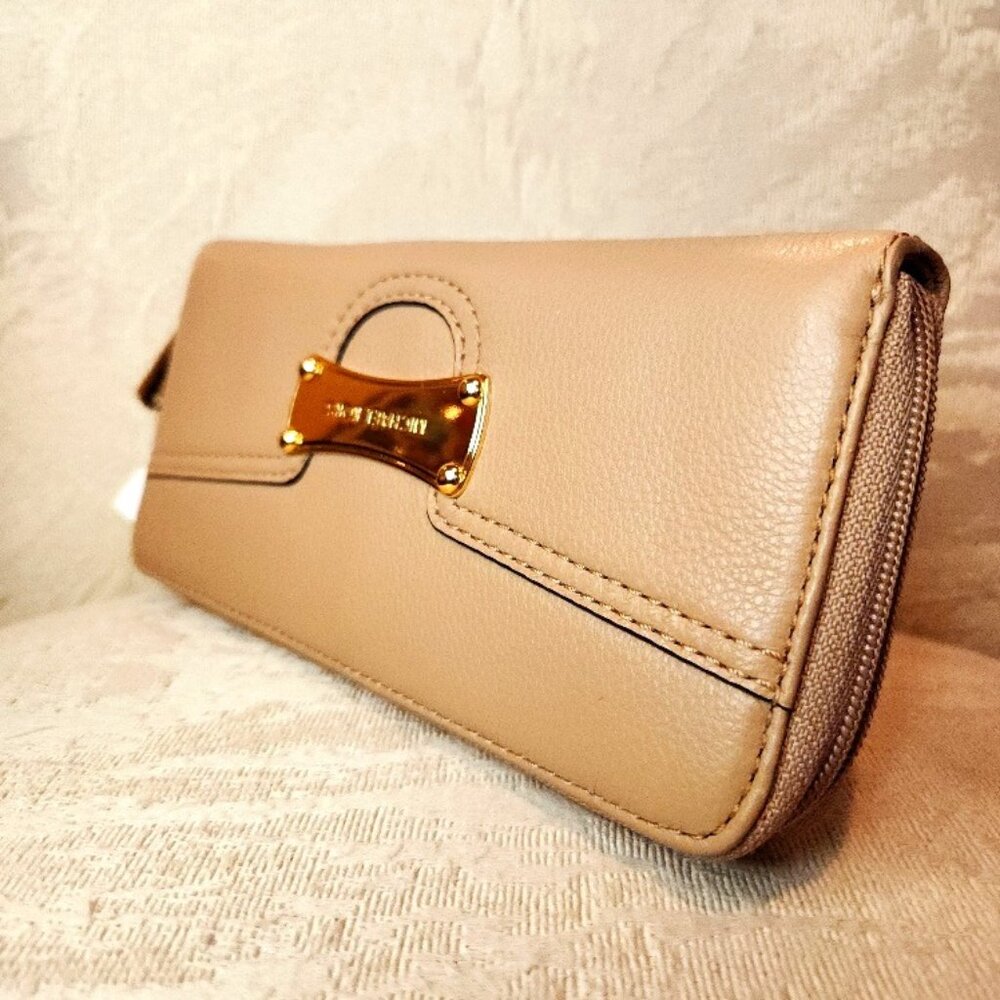 Medium Beige Michael Kors Saratoga Pebbled Leather Wallet Zip around 3 sides